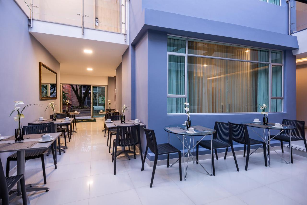 Hotel Asturias Меделин Екстериор снимка