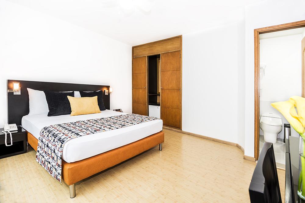 Hotel Asturias Меделин Екстериор снимка