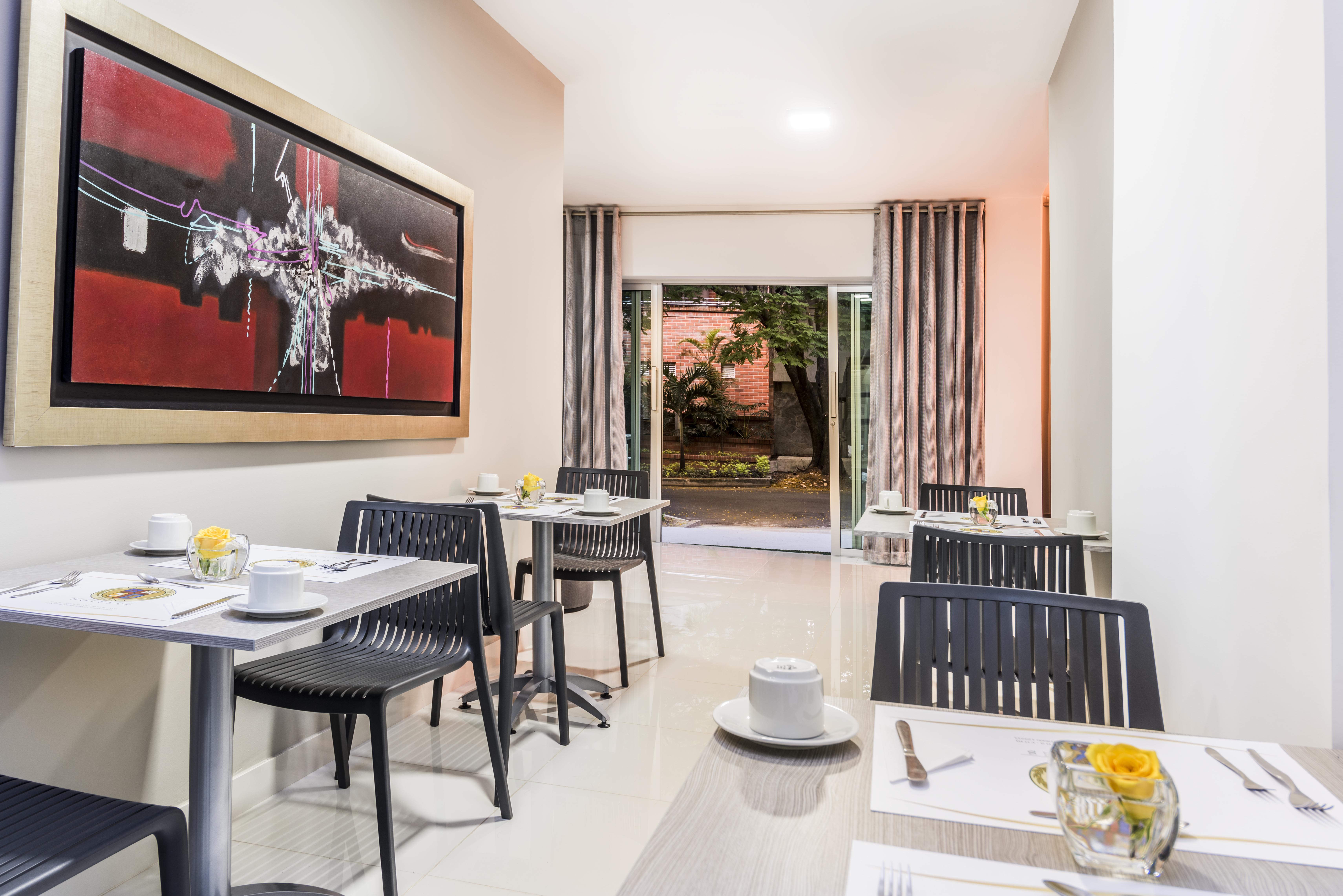 Hotel Asturias Меделин Екстериор снимка
