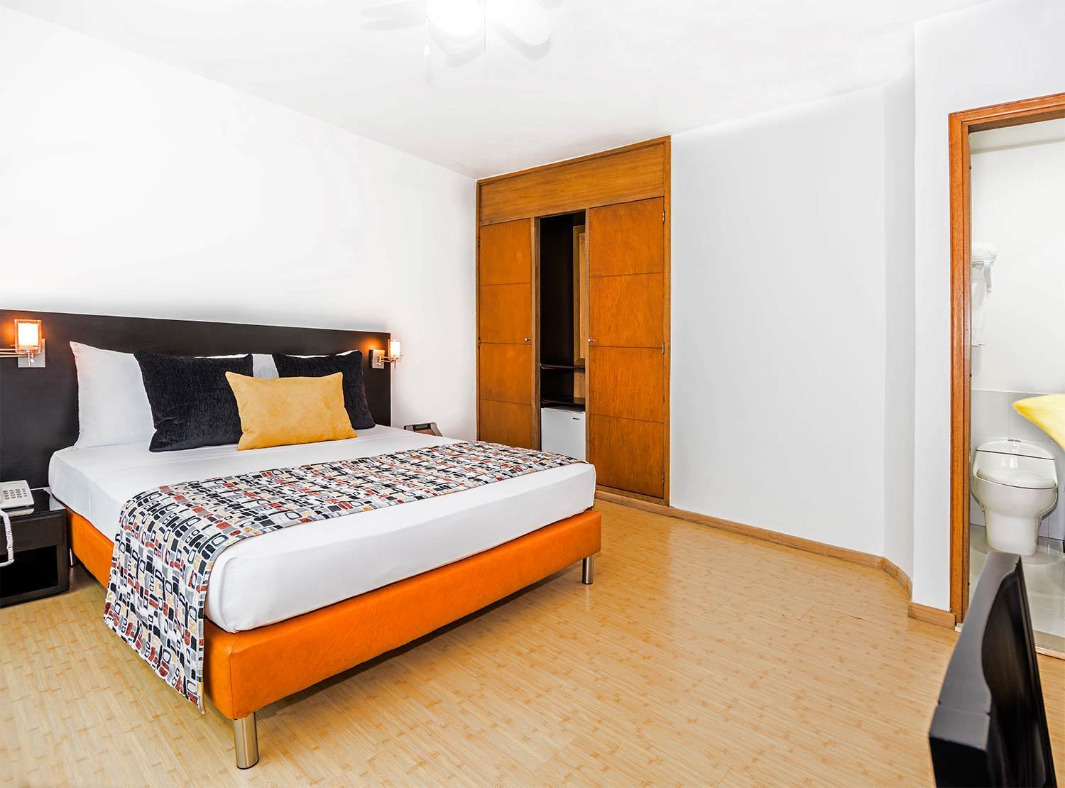 Hotel Asturias Меделин Екстериор снимка